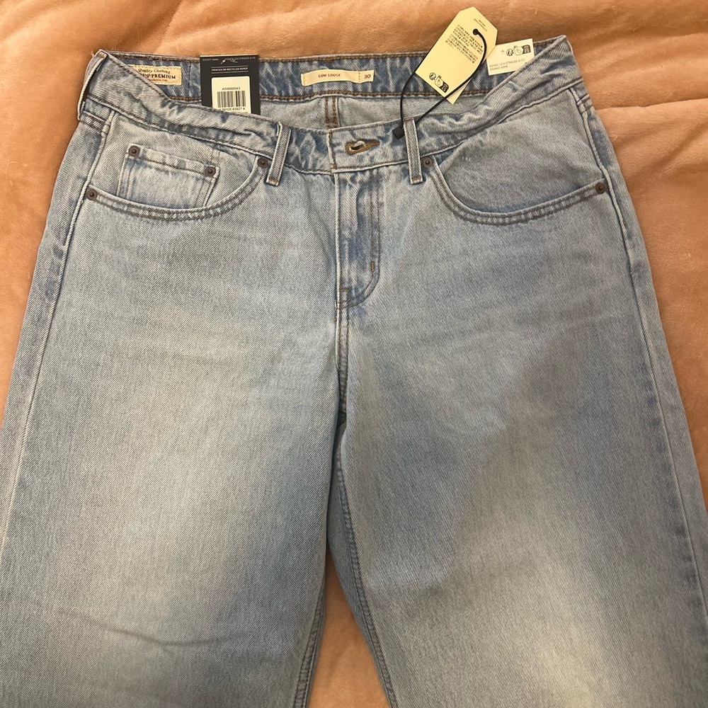 Levi's womens Relaxed Fit Light Blue Jeans - Picture 4 of 4